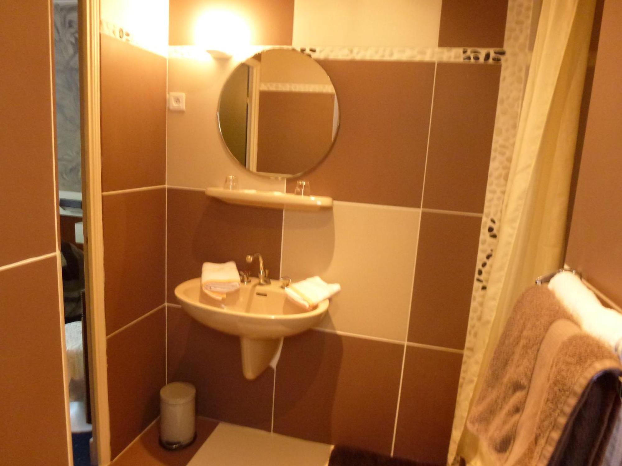 Hotel Restaurant Le Pain De Sucre Monistrol-dʼAllier Zewnętrze zdjęcie
